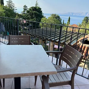apartments-mauro.primorje-gorskikotar.com/